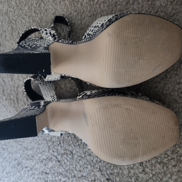 Madden Girl Black and White Heels - Picture 4 of 4